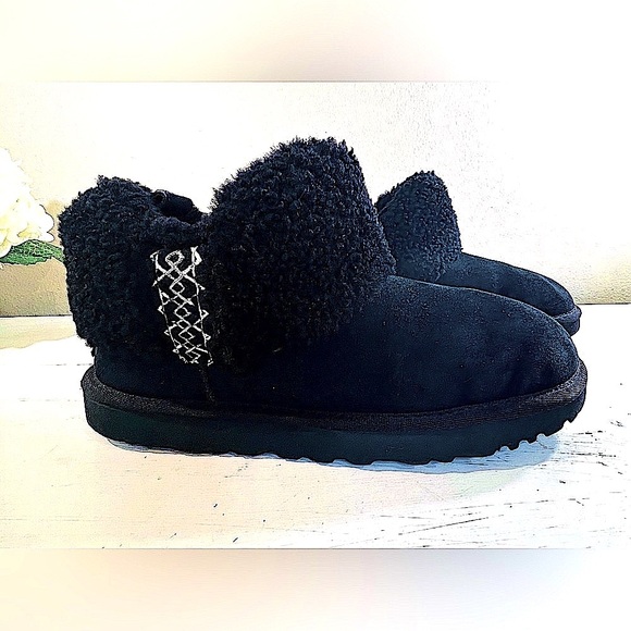 UGG Classic Ultra Mini Braid Boot, Lightweight, Women’s Black, Size 10 - Picture 2 of 8